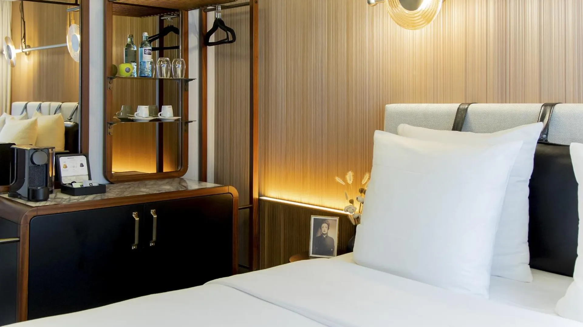 Muze Hotel Dusseldorf - Handwritten Collection