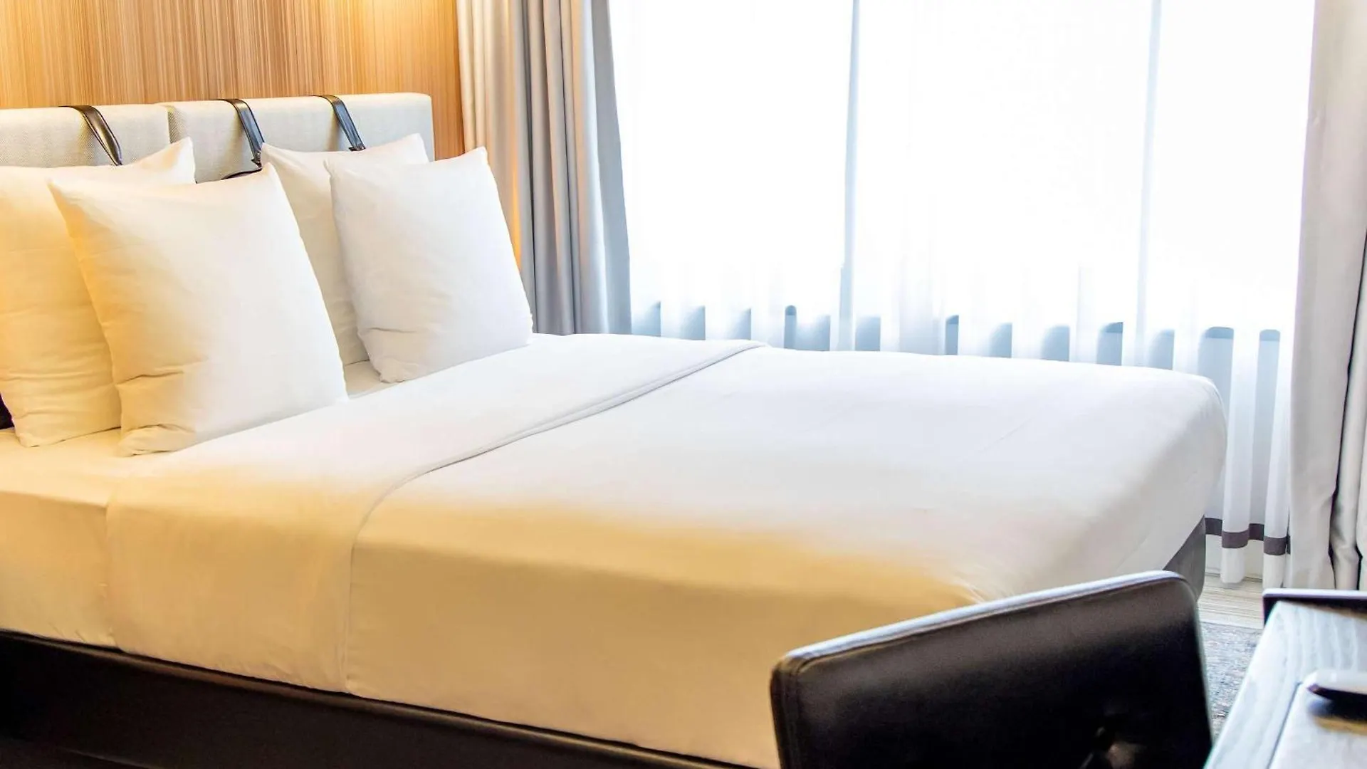 Muze Hotel Dusseldorf - Handwritten Collection