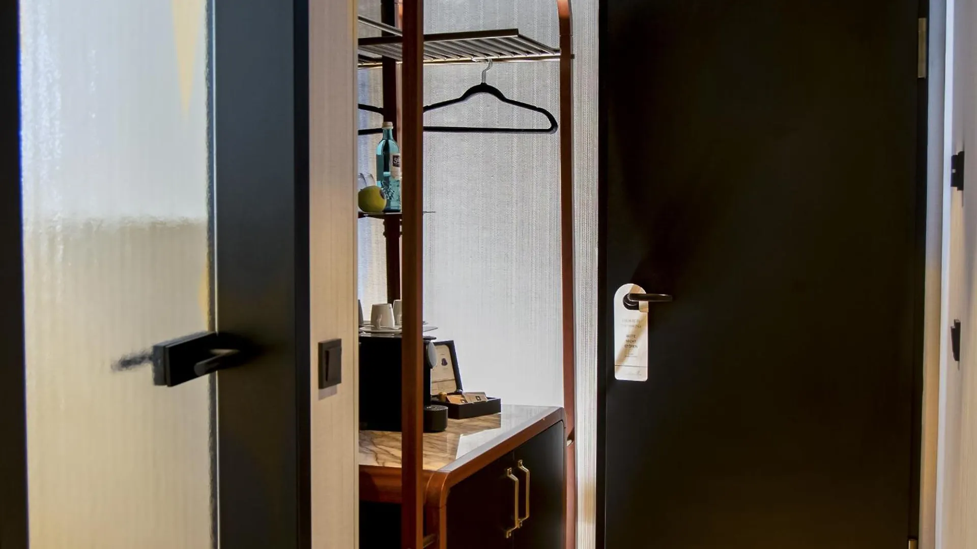 Muze Hotel Dusseldorf - Handwritten Collection