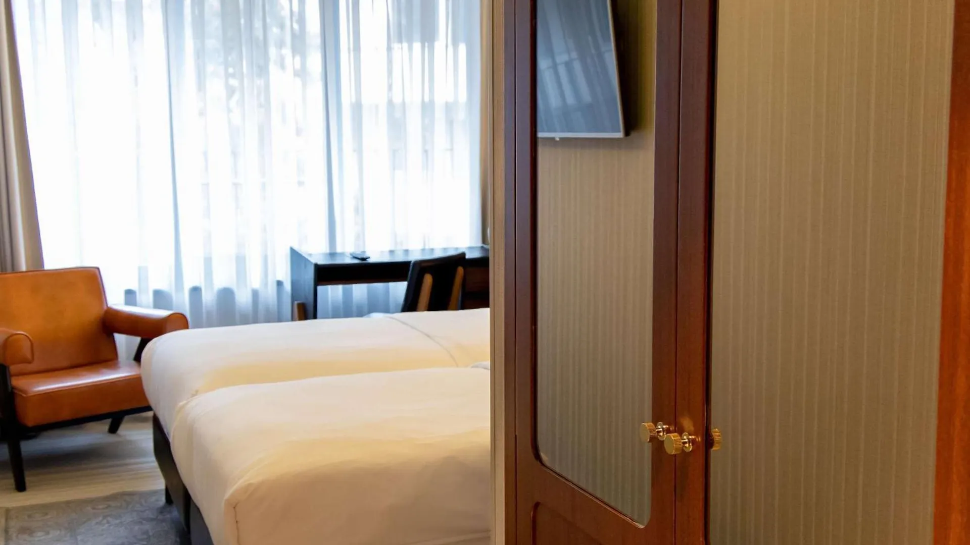 Muze Hotel Dusseldorf - Handwritten Collection 4*,