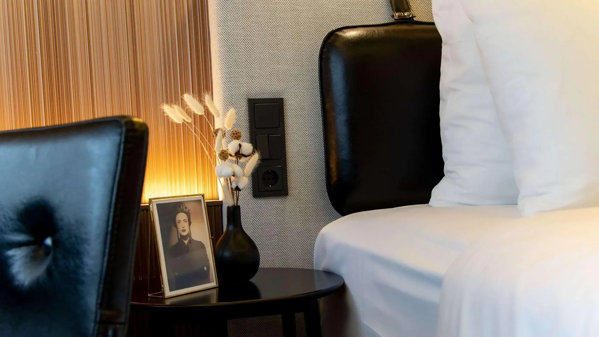 Muze Hotel Dusseldorf - Handwritten Collection